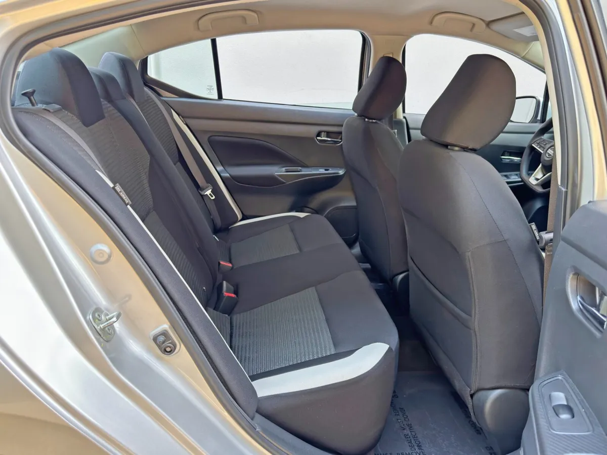 2021 Nissan Versa SV thumbnail 32