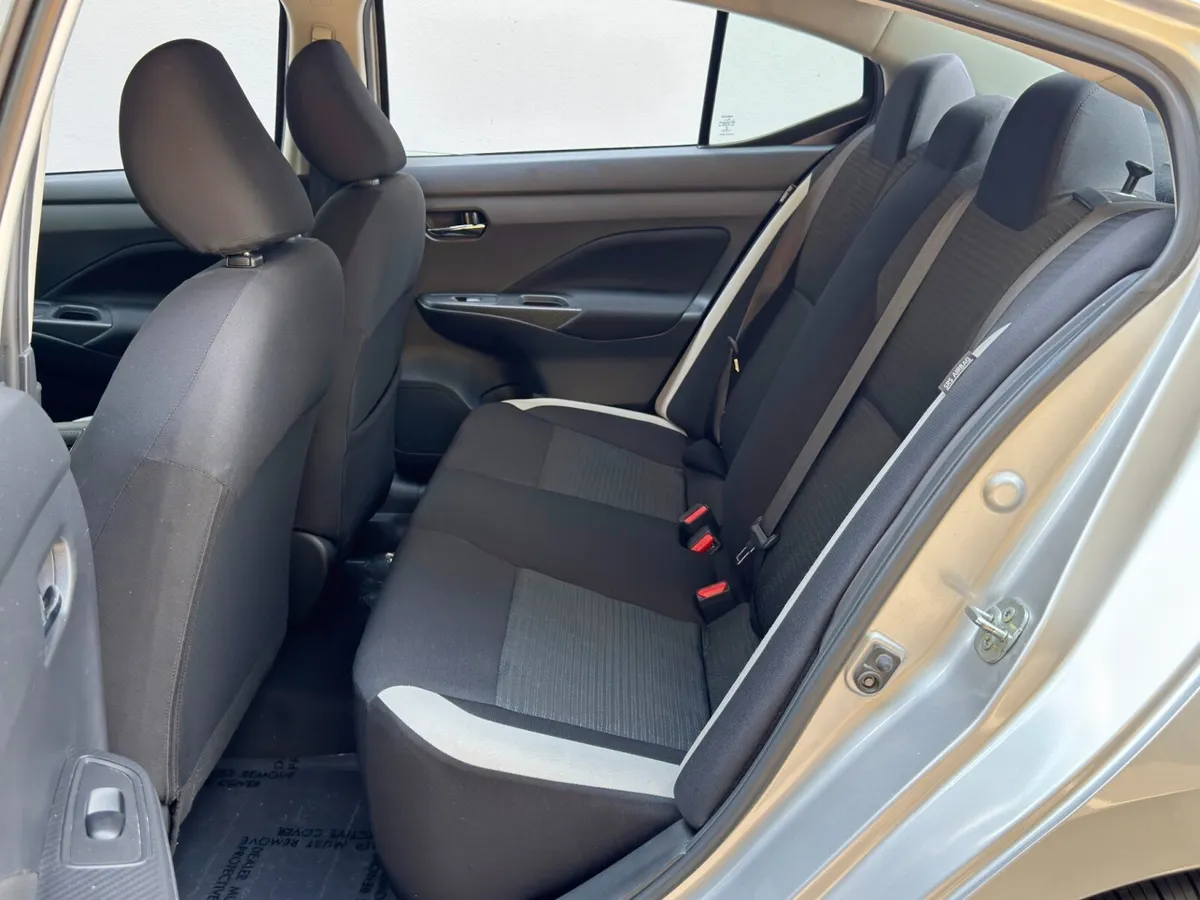 2021 Nissan Versa SV thumbnail 33