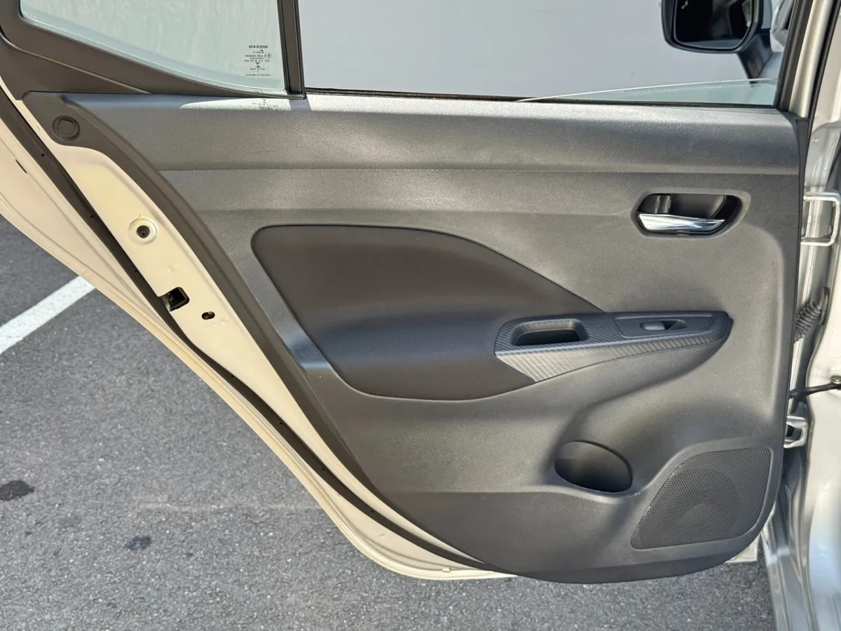 2021 Nissan Versa SV thumbnail 35