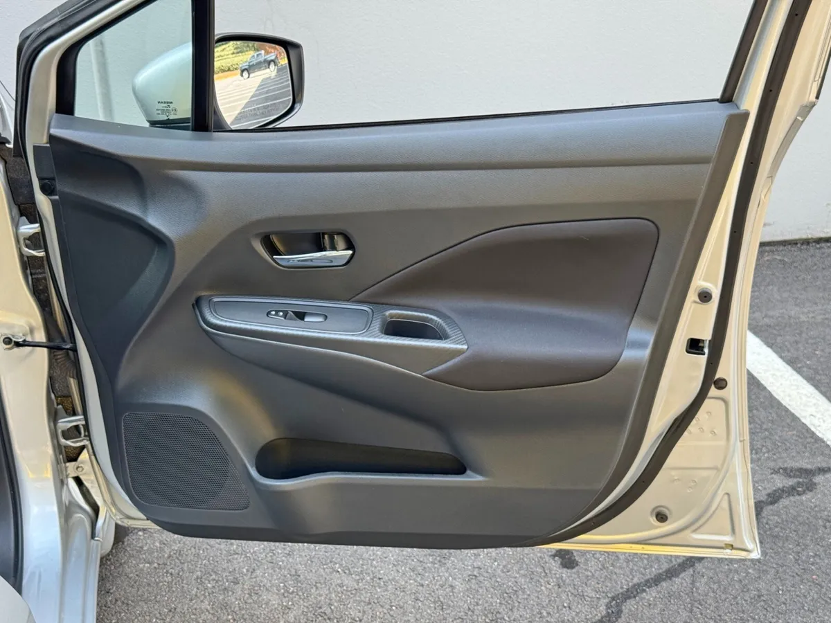 2021 Nissan Versa SV thumbnail 36