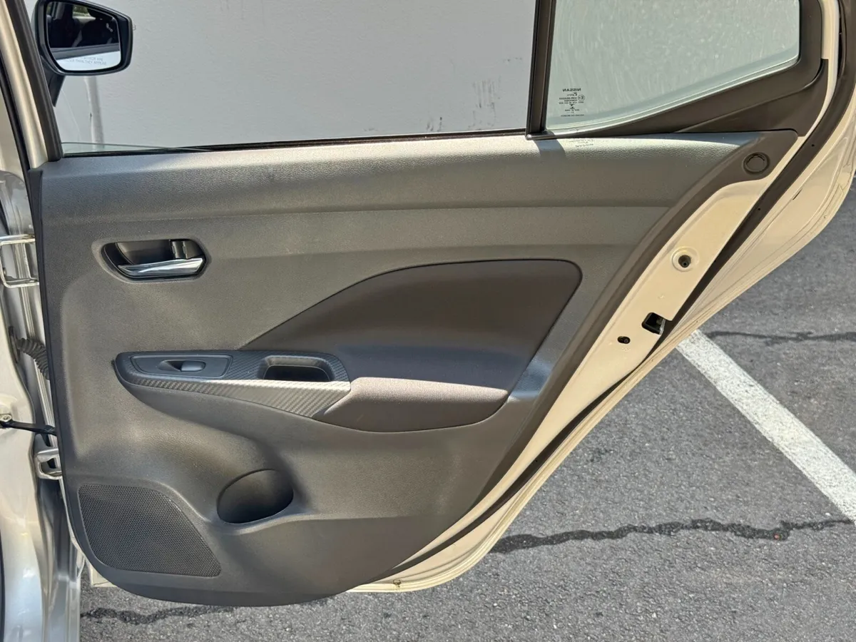 2021 Nissan Versa SV thumbnail 37