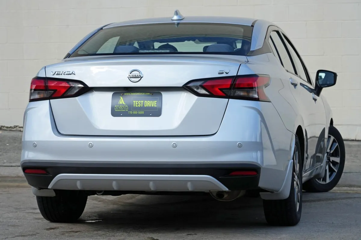 2021 Nissan Versa SV thumbnail 4