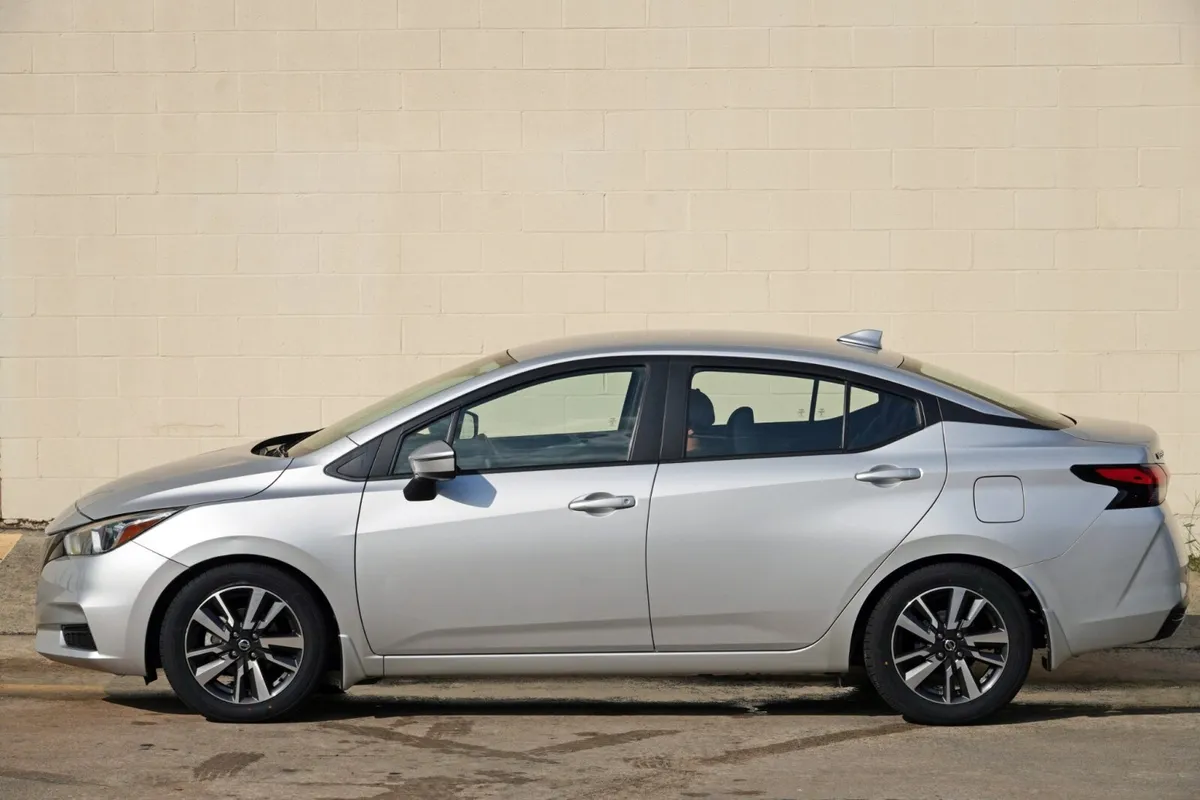 2021 Nissan Versa SV thumbnail 41