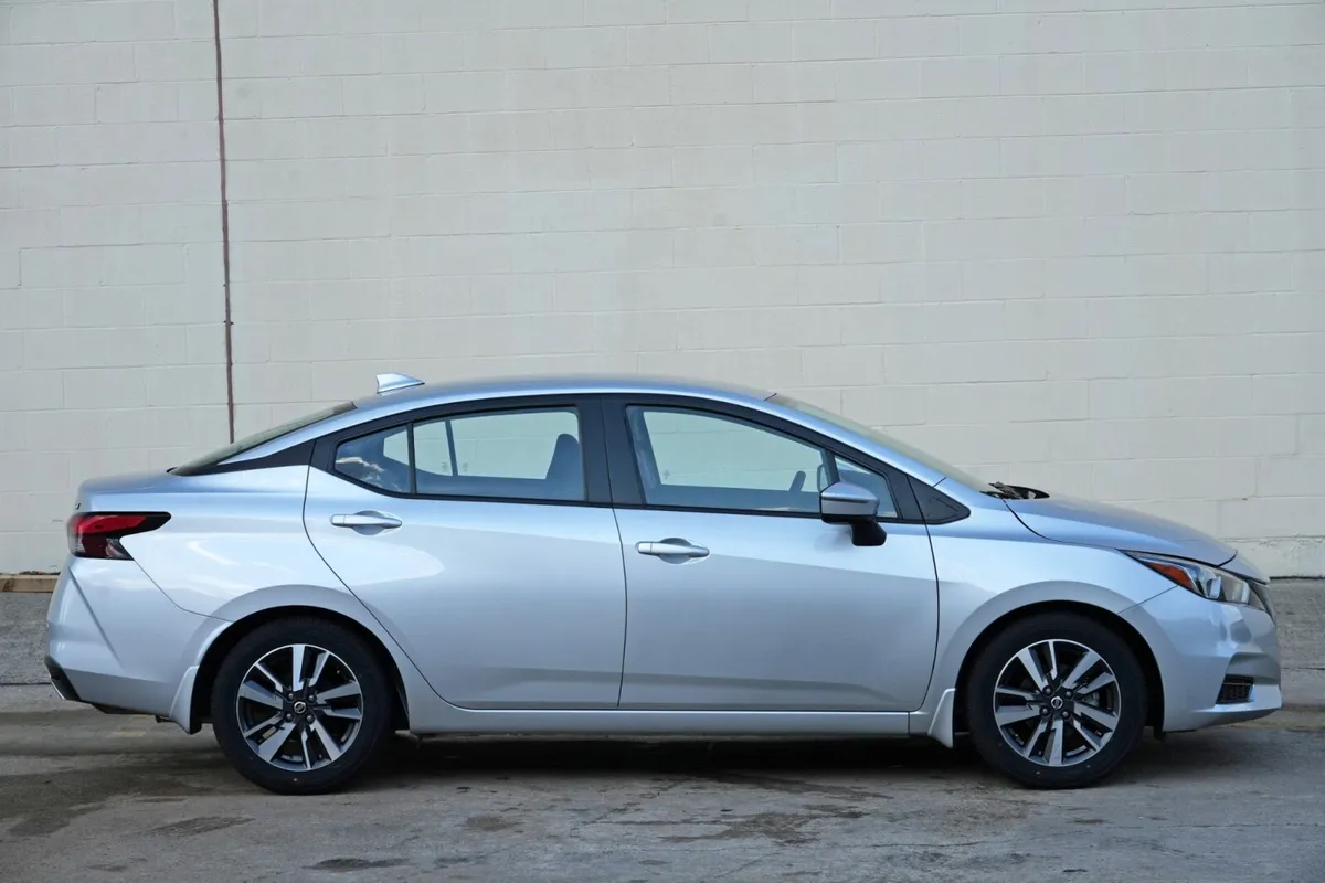 2021 Nissan Versa SV thumbnail 45