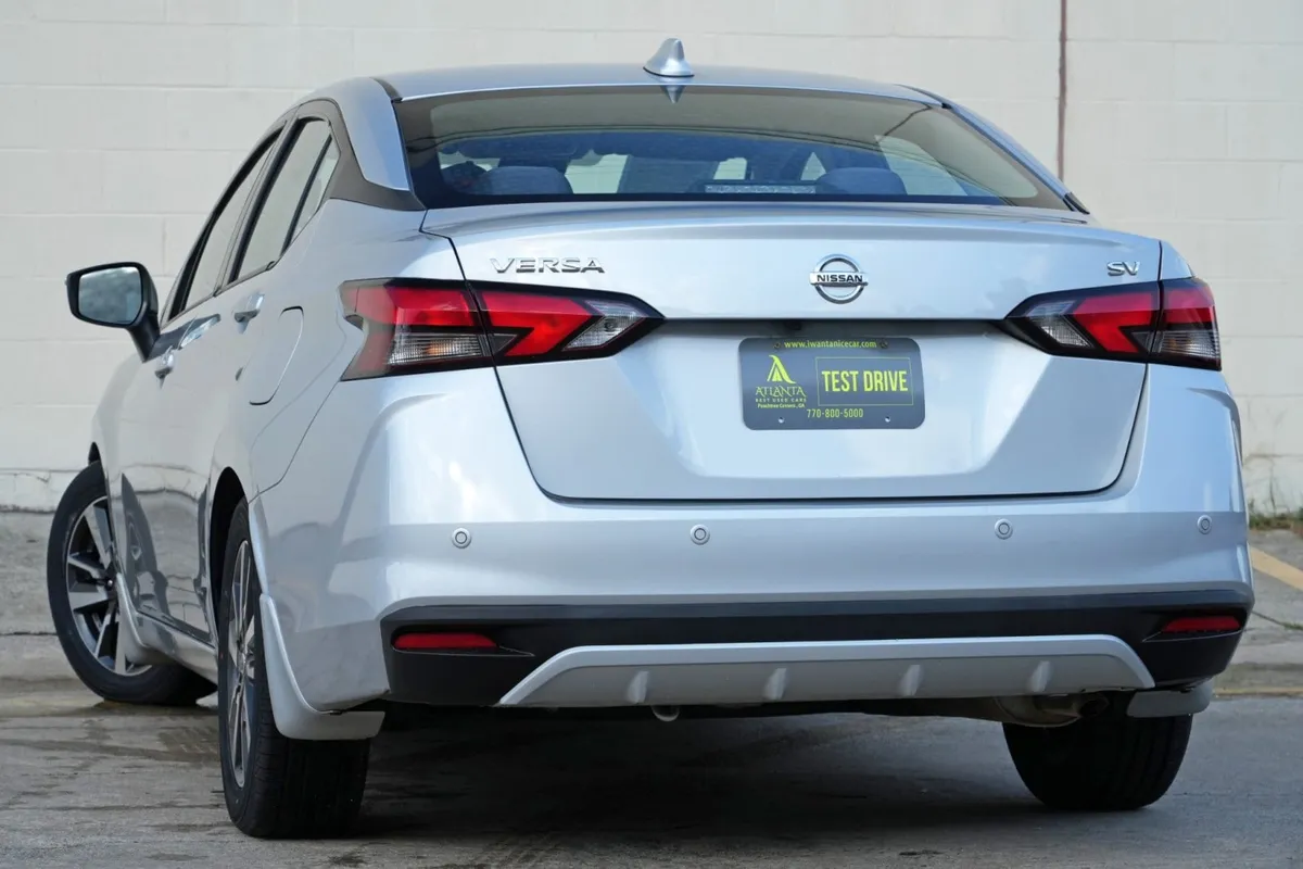 2021 Nissan Versa SV thumbnail 5