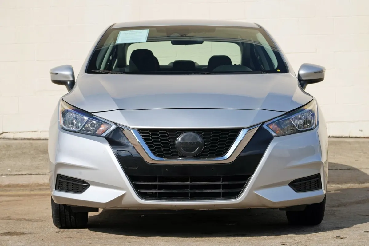 2021 Nissan Versa SV thumbnail 6