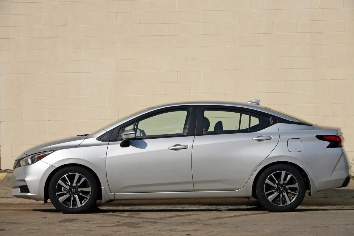 2021 Nissan Versa SV thumbnail 8