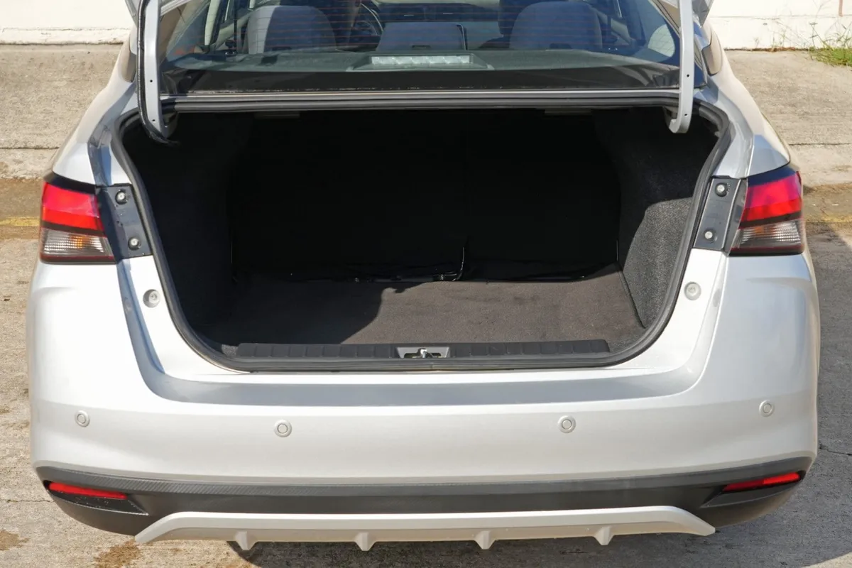 2021 Nissan Versa SV thumbnail 9