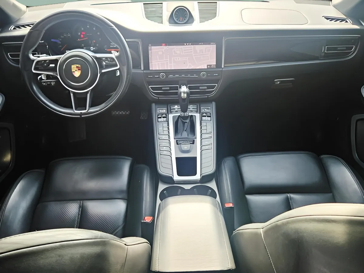 2021 Porsche Macan Base thumbnail 12