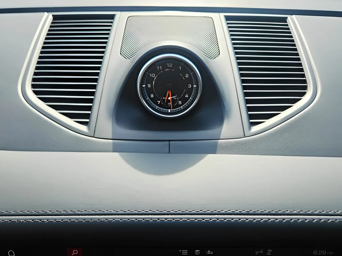 2021 Porsche Macan Base thumbnail 17