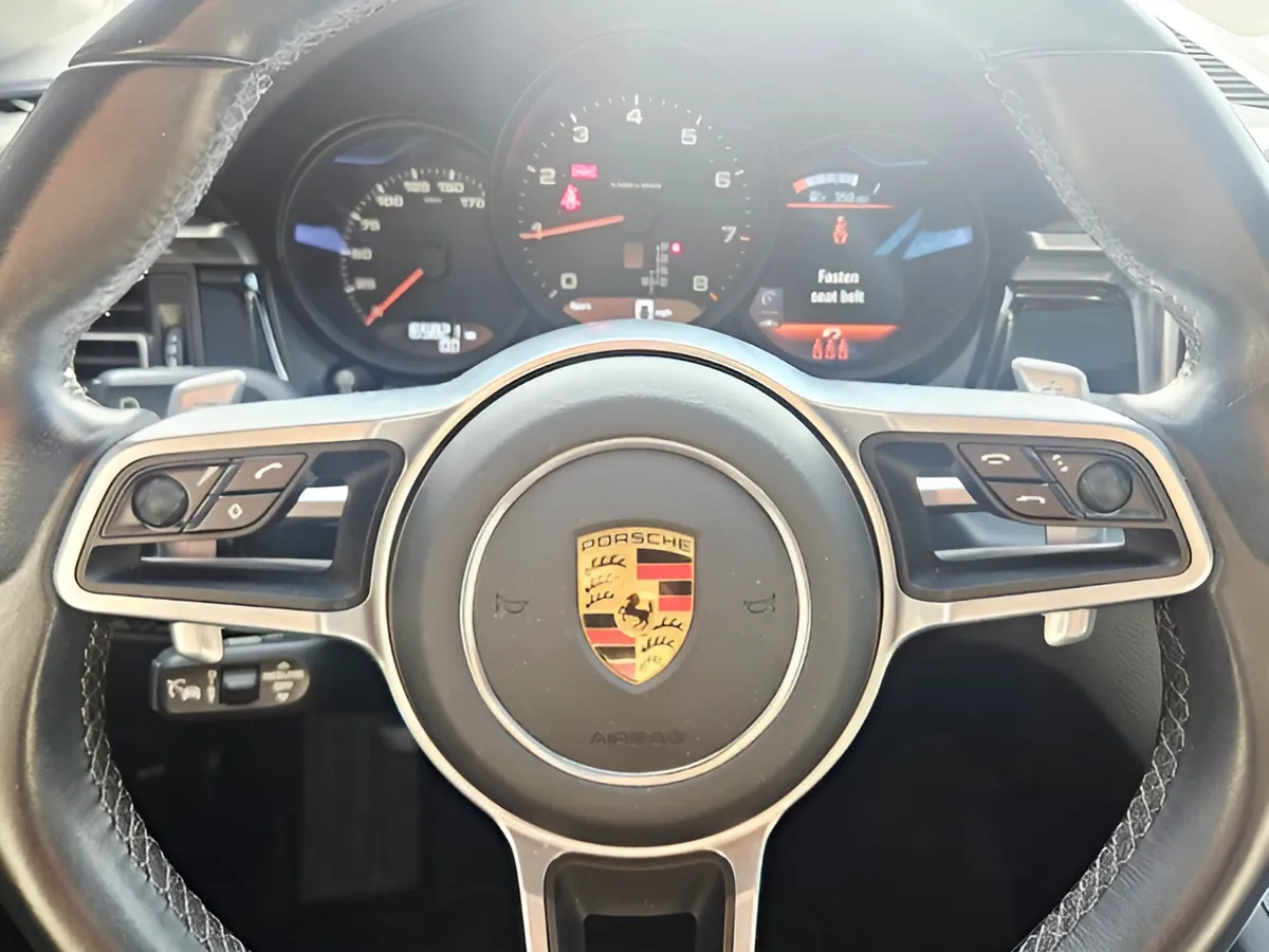 2021 Porsche Macan Base thumbnail 23