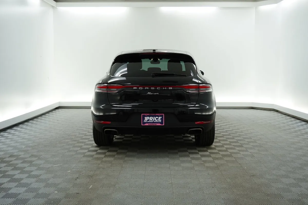 2021 Porsche Macan thumbnail 10