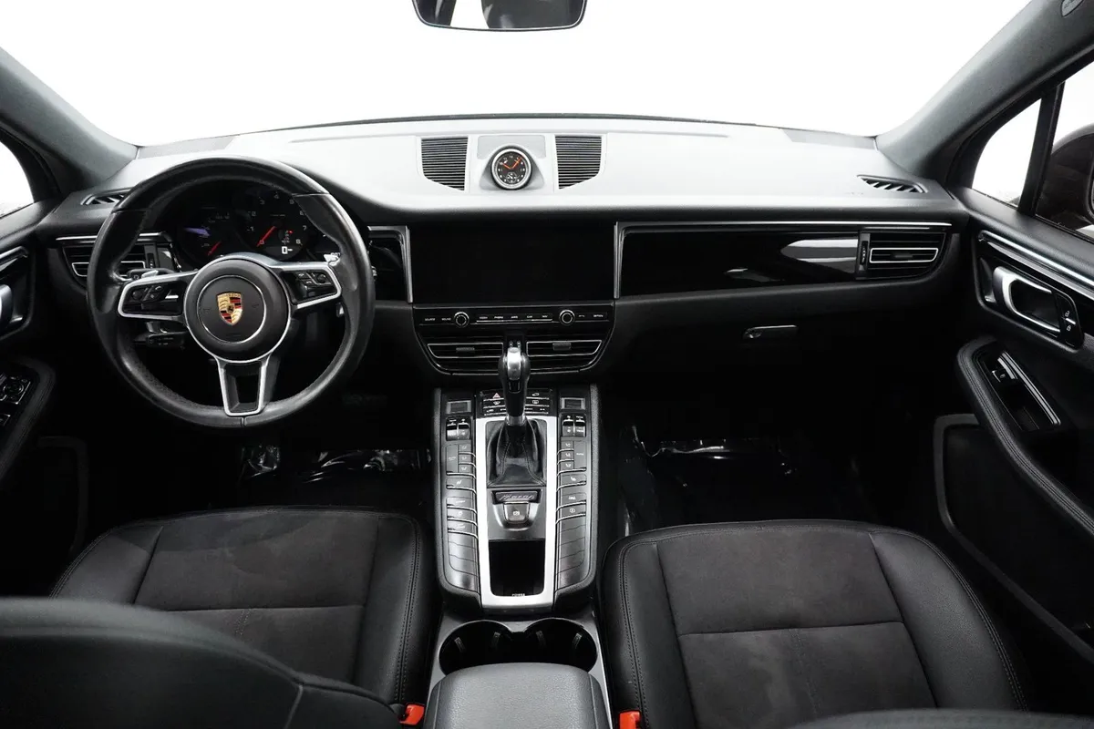 2021 Porsche Macan thumbnail 16