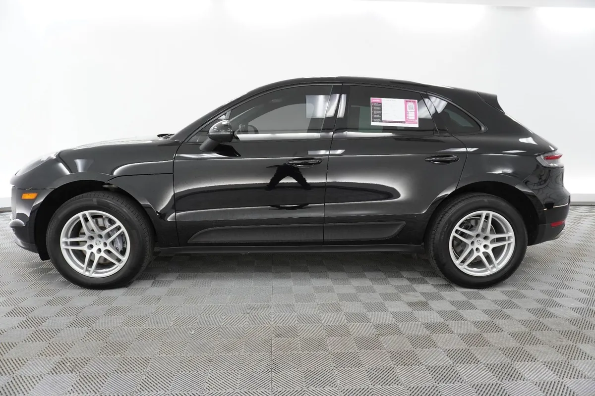 2021 Porsche Macan thumbnail 2