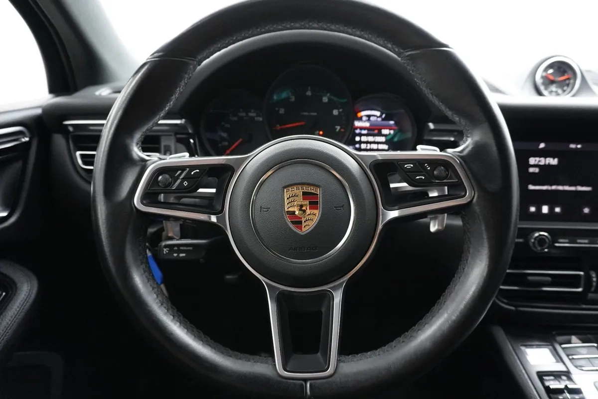 2021 Porsche Macan thumbnail 20
