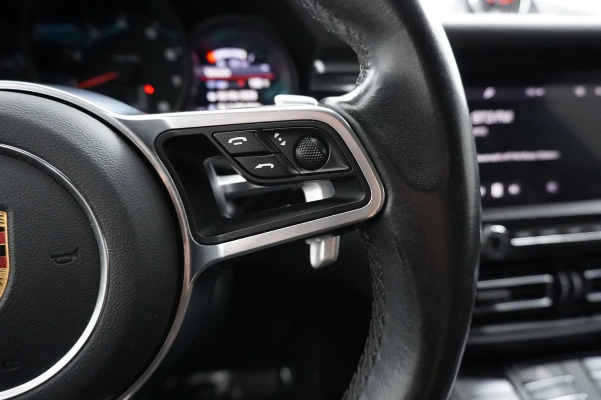 2021 Porsche Macan thumbnail 22