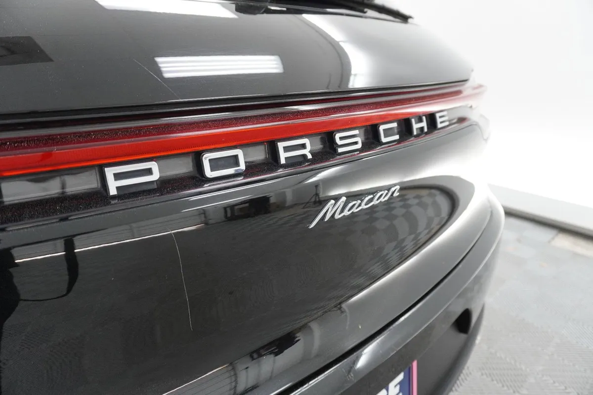 2021 Porsche Macan thumbnail 28