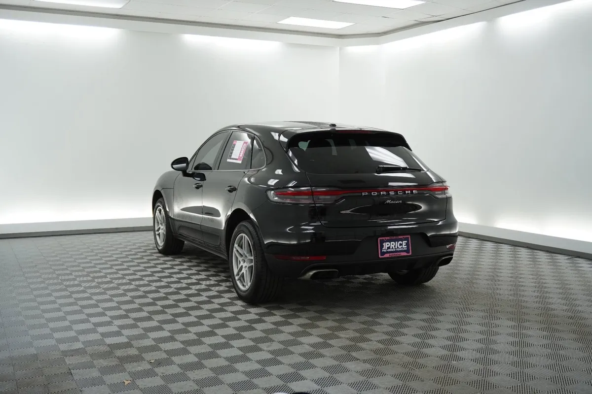 2021 Porsche Macan thumbnail 3