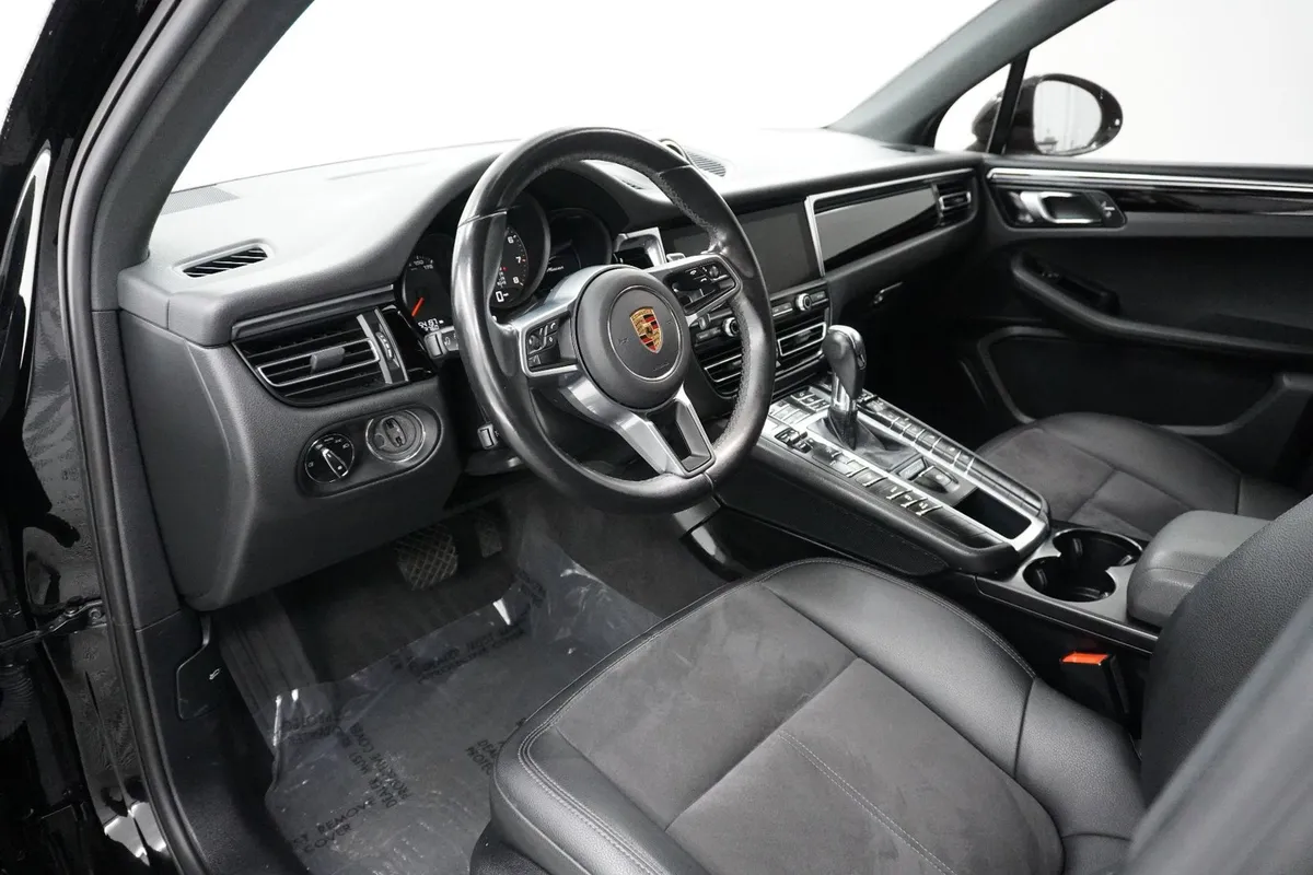 2021 Porsche Macan thumbnail 4