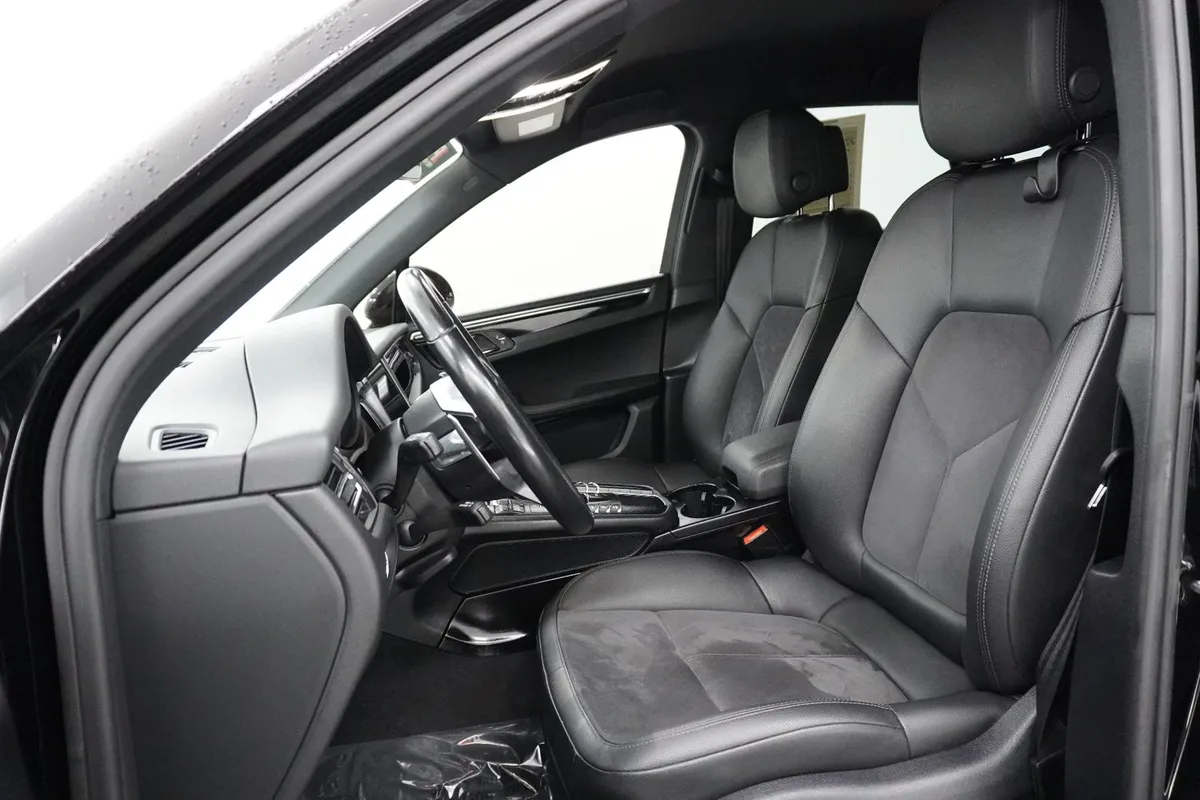 2021 Porsche Macan thumbnail 5