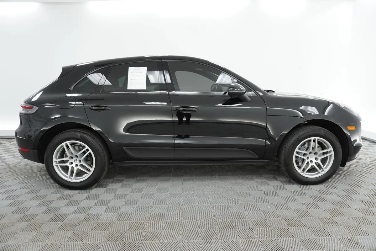 2021 Porsche Macan thumbnail 8