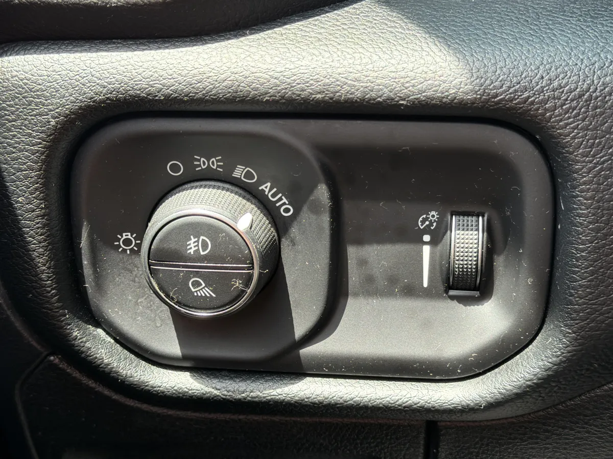 2021 Ram 1500 Big Horn thumbnail 12