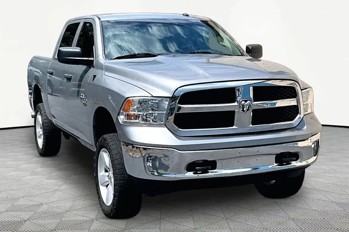 2021 Ram 1500 Classic Tradesman thumbnail 3