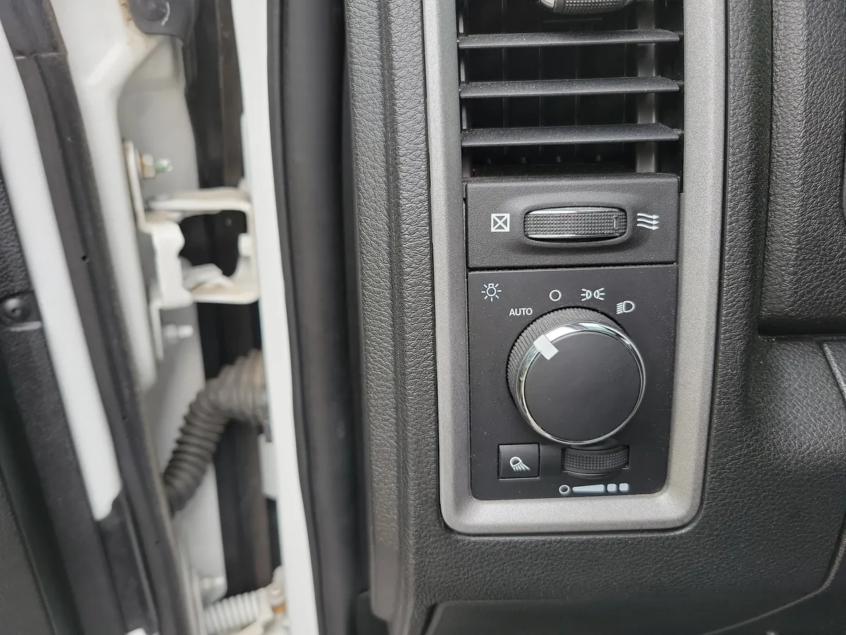 2021 Ram 1500 Classic Tradesman thumbnail 24