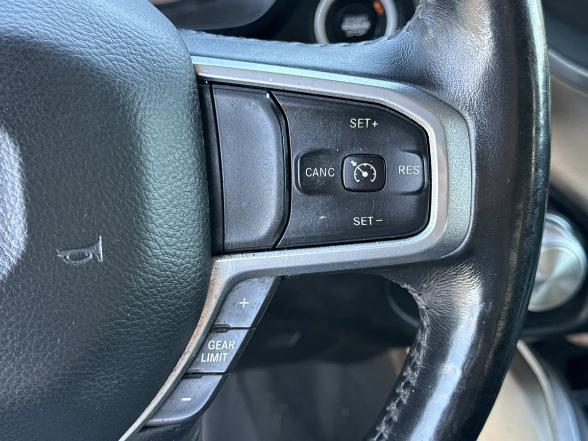 2021 Ram 1500 Laramie thumbnail 25