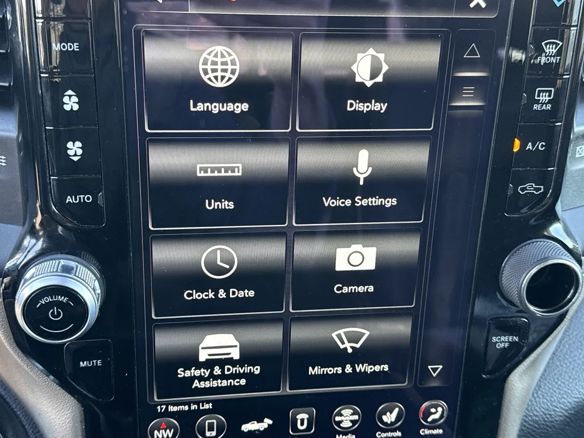 2021 Ram 1500 Laramie thumbnail 34