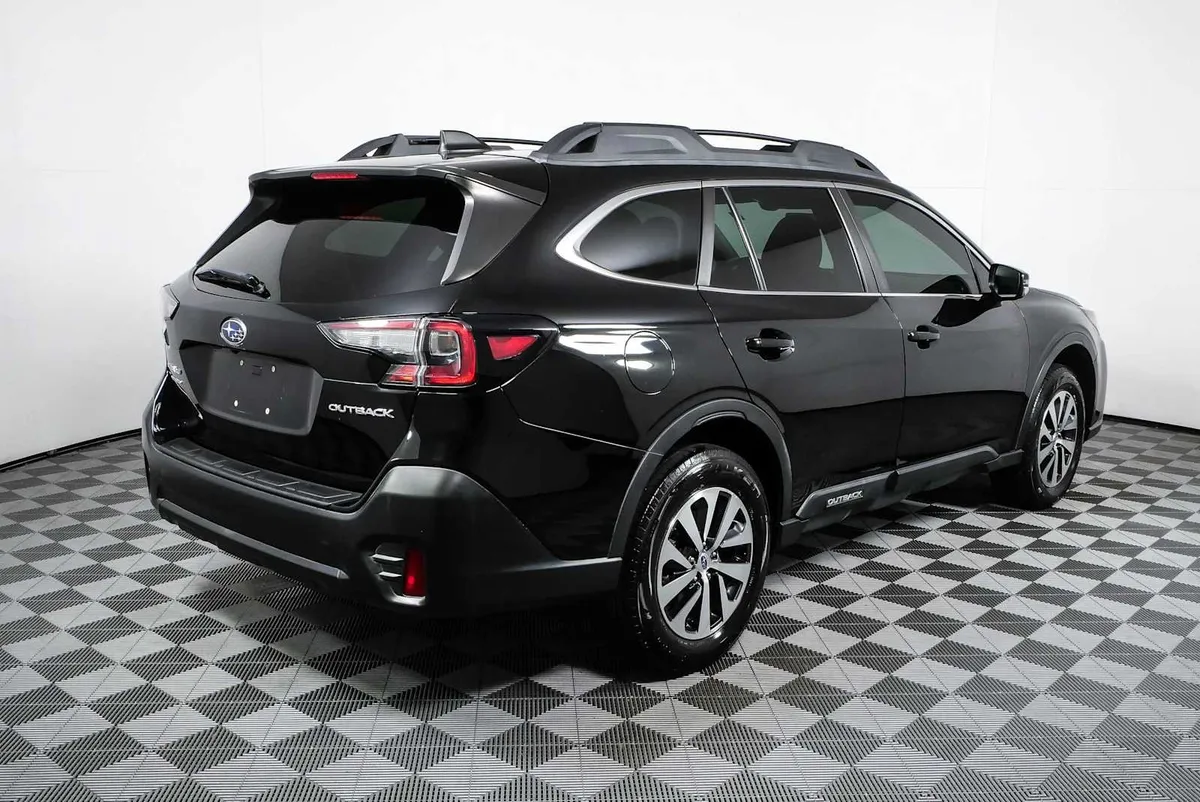 2021 SUBARU OUTBACK Premium thumbnail 3