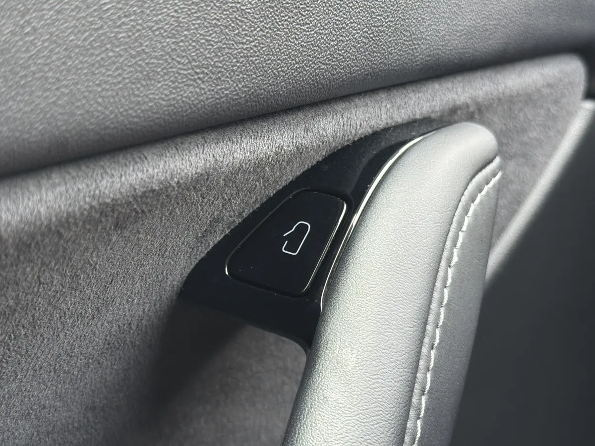2021 Tesla Model Y Long Range thumbnail 11