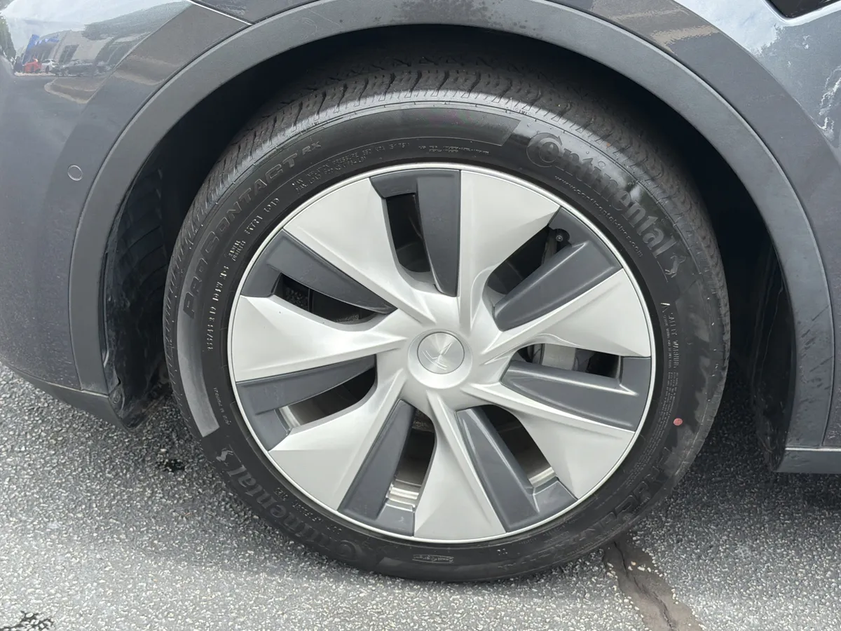 2021 Tesla Model Y Long Range thumbnail 29
