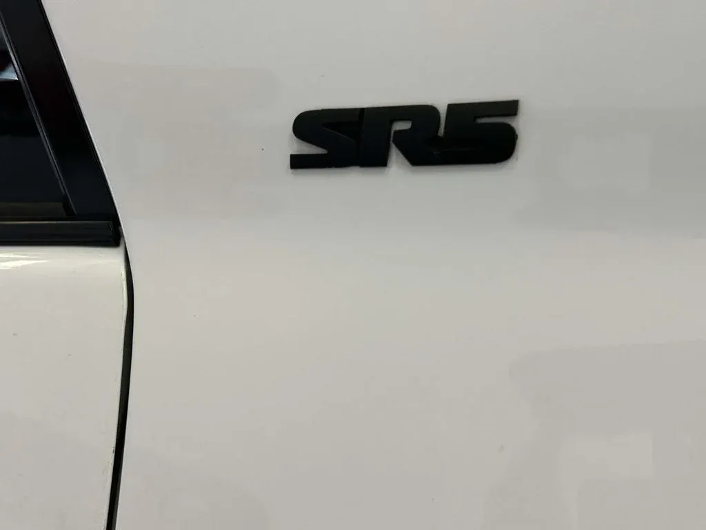 2021 Toyota 4Runner SR5 thumbnail 10