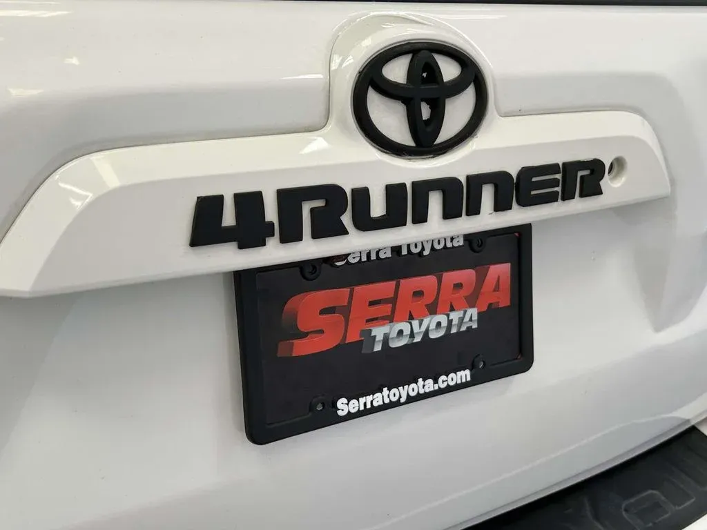 2021 Toyota 4Runner SR5 thumbnail 11