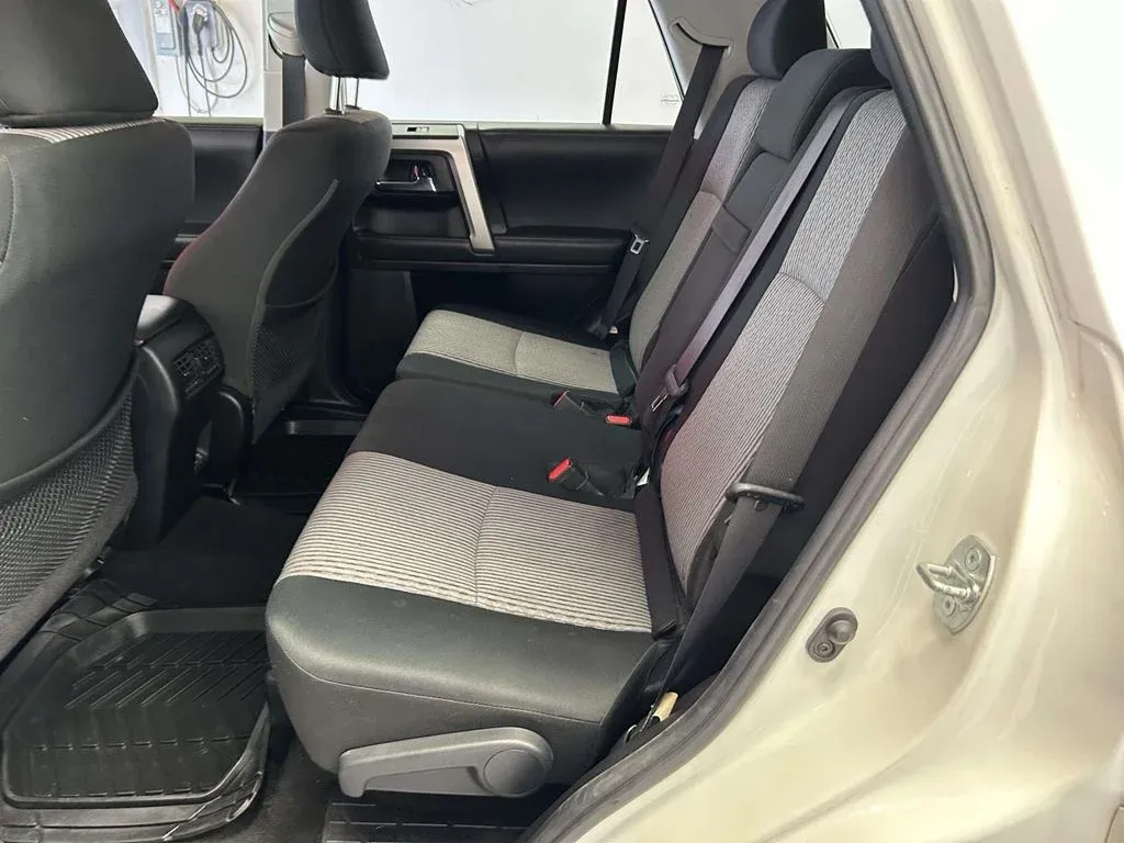 2021 Toyota 4Runner SR5 thumbnail 16