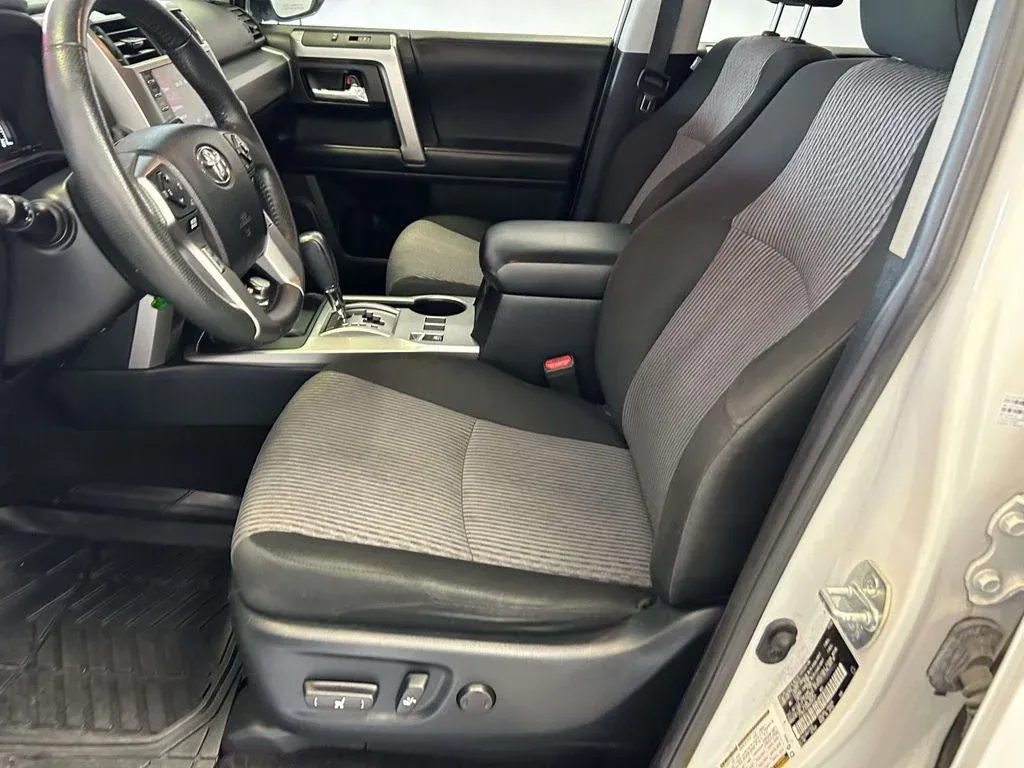 2021 Toyota 4Runner SR5 thumbnail 18