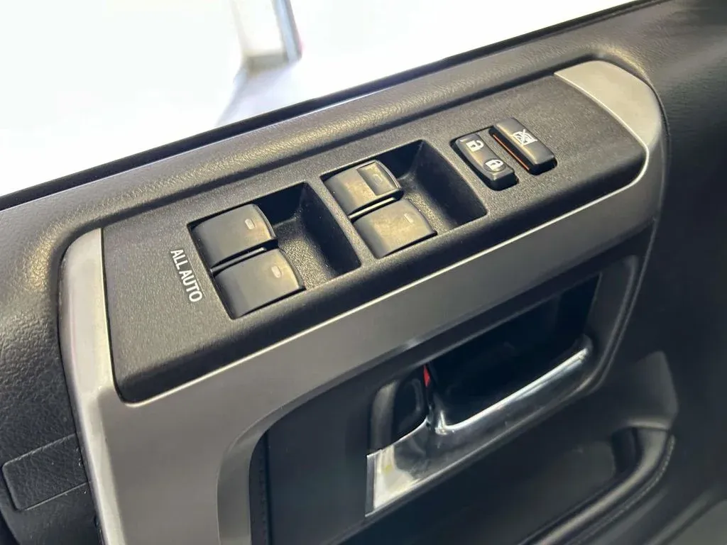 2021 Toyota 4Runner SR5 thumbnail 20