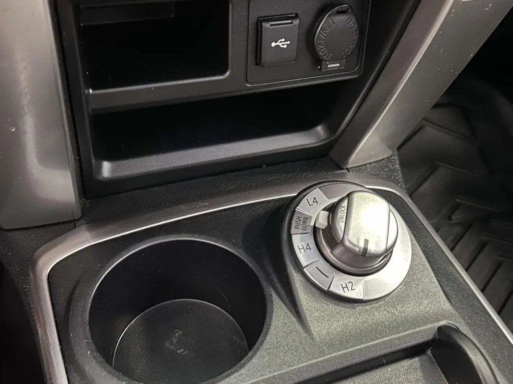 2021 Toyota 4Runner SR5 thumbnail 24