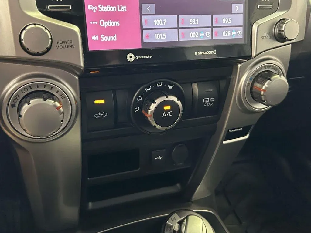 2021 Toyota 4Runner SR5 thumbnail 25