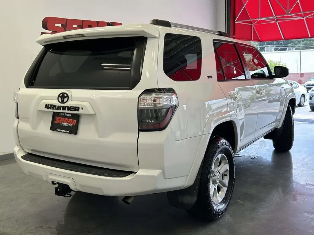 2021 Toyota 4Runner SR5 thumbnail 3