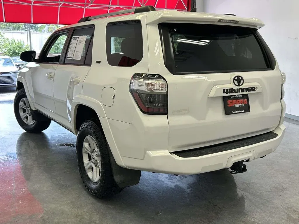 2021 Toyota 4Runner SR5 thumbnail 5