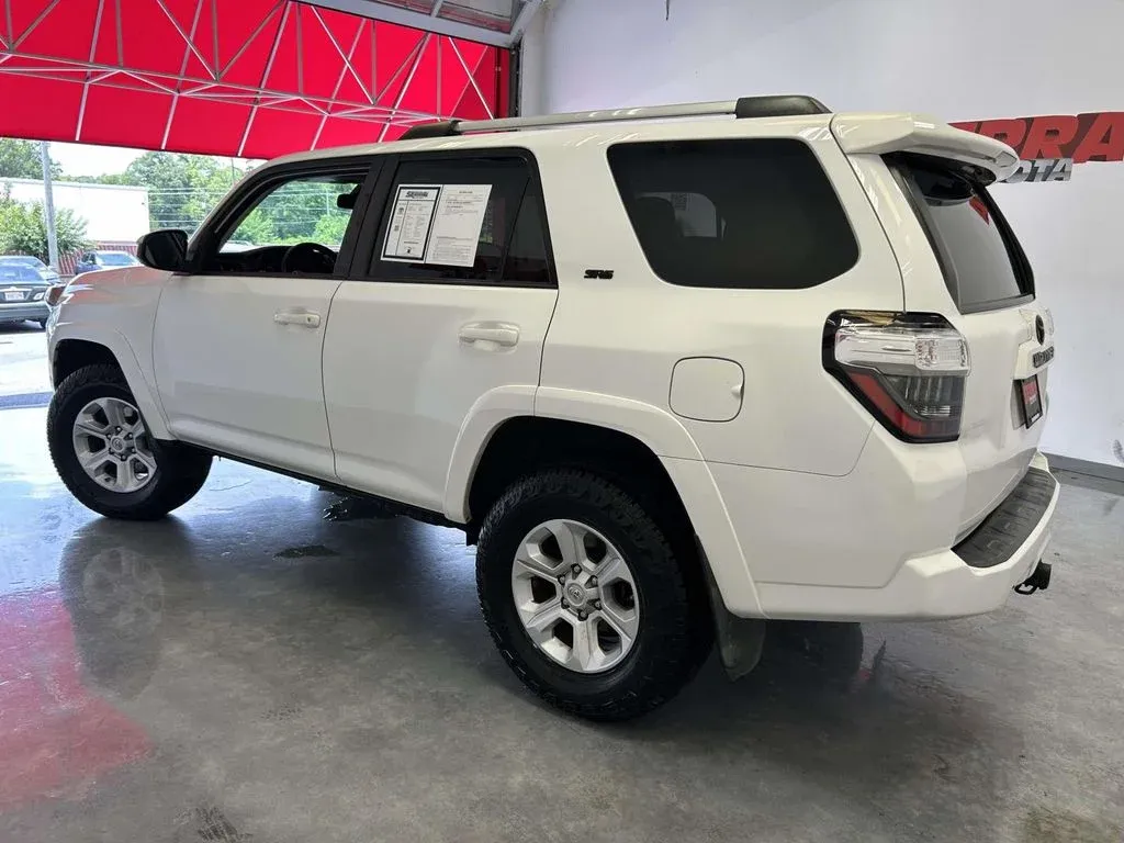 2021 Toyota 4Runner SR5 thumbnail 6