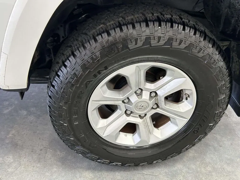2021 Toyota 4Runner SR5 thumbnail 9