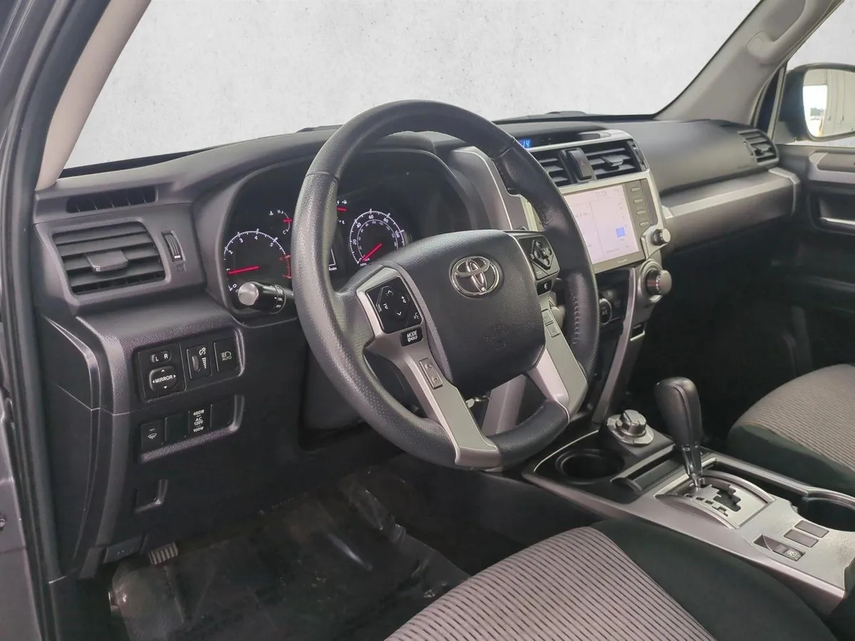 2021 Toyota 4Runner SR5 thumbnail 10