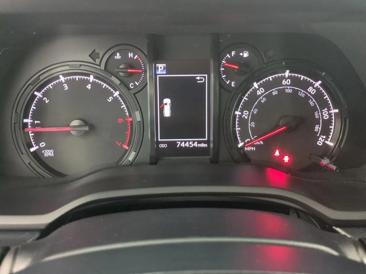 2021 Toyota 4Runner SR5 thumbnail 11