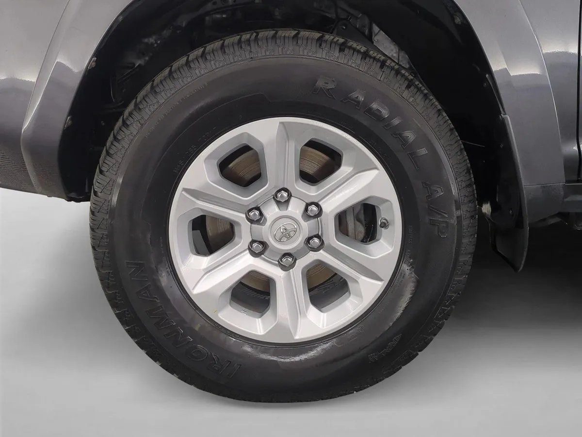 2021 Toyota 4Runner SR5 thumbnail 26