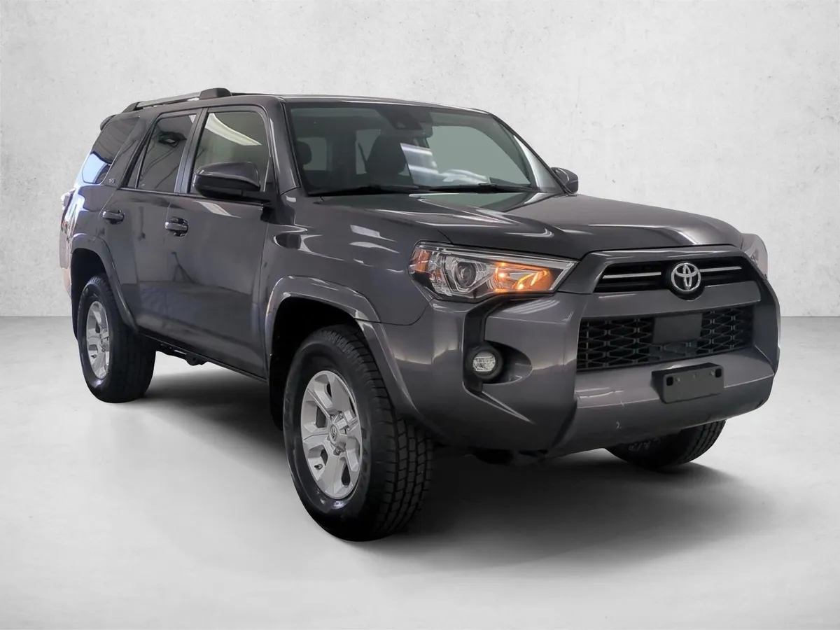 2021 Toyota 4Runner SR5 thumbnail 3