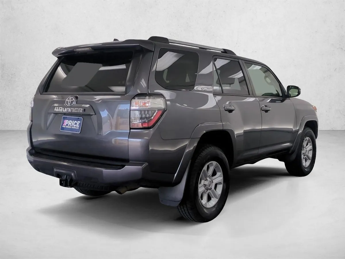 2021 Toyota 4Runner SR5 thumbnail 5