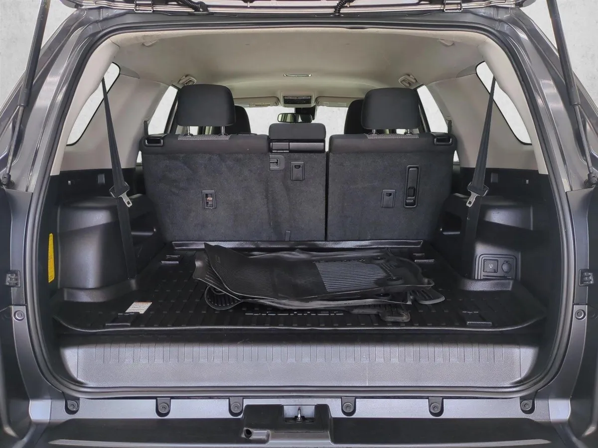 2021 Toyota 4Runner SR5 thumbnail 6